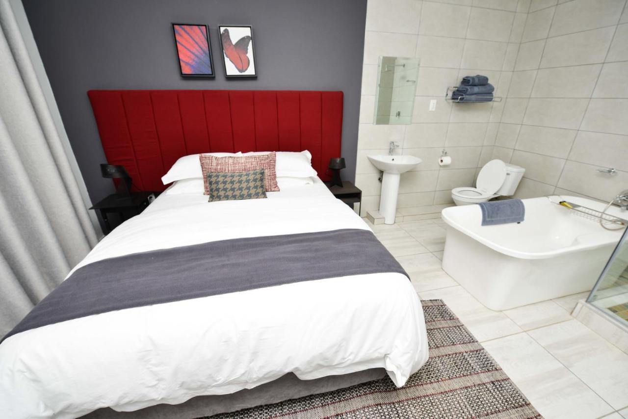 Serurubele Boutique Hotel Bosbokrand Bagian luar foto